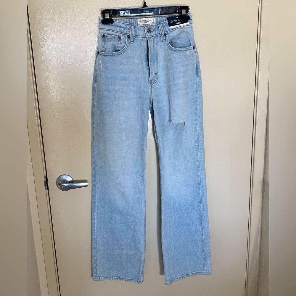 NWT Abercrombie and Fitch The 90’s Relaxed Jeans High Rise in Medium Wash - Picture 2 of 9